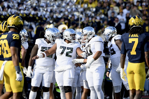 Quinten Johnson (28) and Makari Paige (7)
