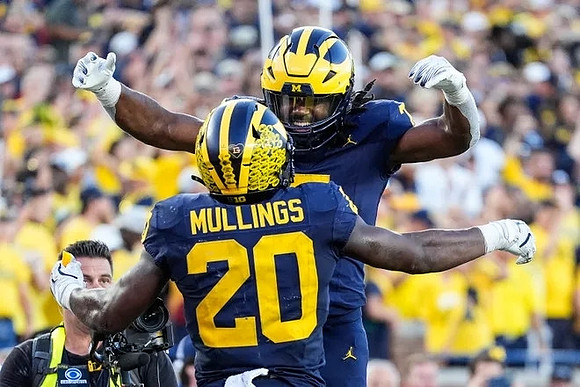 Kalel Mullings (20) and Donovan Edwards (7)