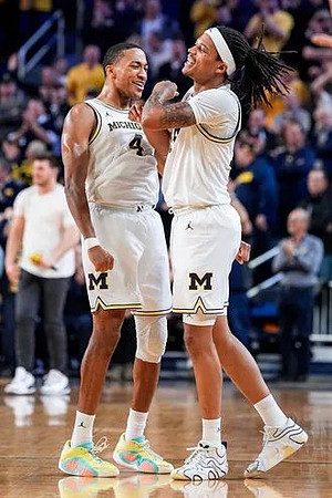 Nimari Burnett (4) and Rubin Jones (15)