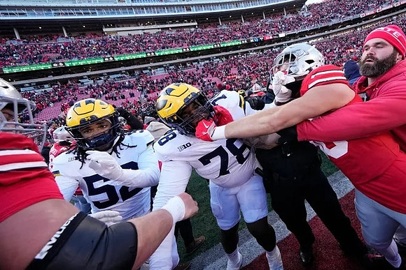 Cole Morgan (52) and Myles Hinton (78)