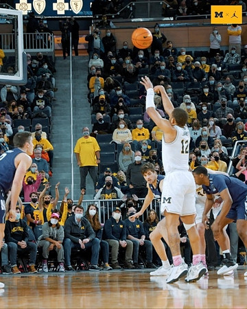 DeVante' Jones (12)