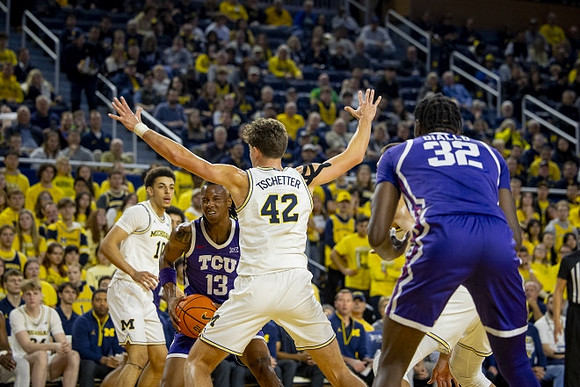 Justin Pippen (10) and Will Tschetter (42)