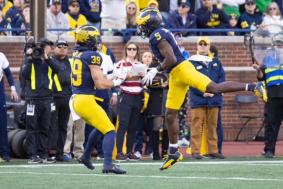 Joe Taylor (39) and C.J. Charleston (5)