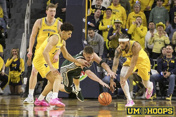 Danny Wolf (1), Justin Pippen (10), and Roddy Gayle Jr. (11)