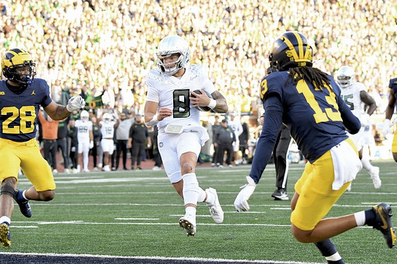 Quinten Johnson (28) and Wesley Walker (13)