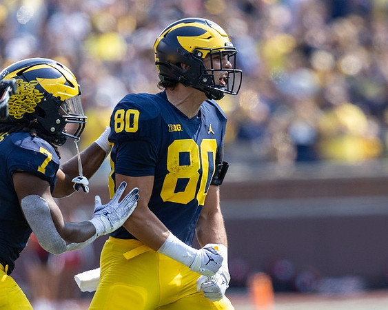 Donovan Edwards (7) and Hogan Hansen (80)