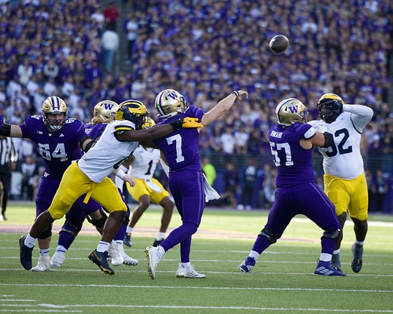 Josaiah Stewart (0), Jaishawn Barham (1), and Ike Iwunnah (92)