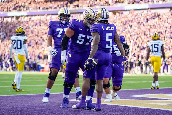 Jyaire Hill (20) and Ernest Hausmann (15)