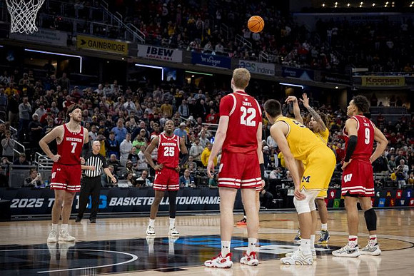 Vladislav Goldin (50) and Tre Donaldson (3)
