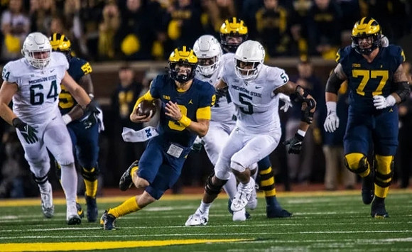 Olusegun Oluwatimi (55), J.J. McCarthy (9), and Trevor Keegan (77)