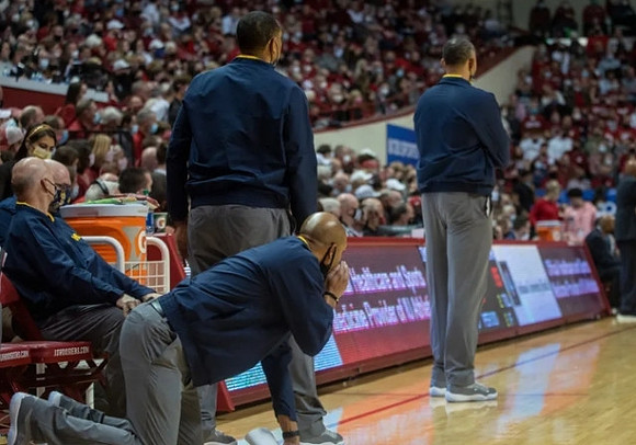 Phil Martelli, Saddi Washington, Howard Eisley, and Juwan Howard