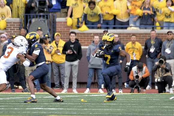 Semaj Morgan (0) and Donovan Edwards (7)