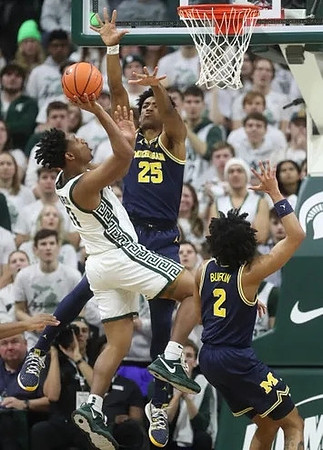 Jace Howard (25) and Kobe Bufkin (2)