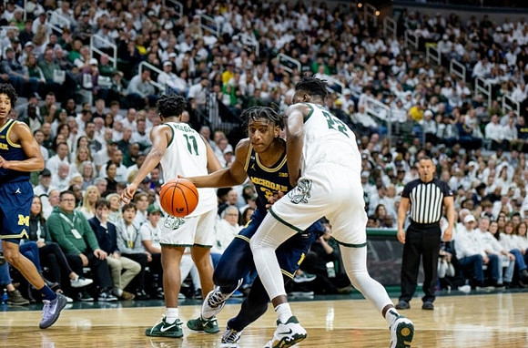 Kobe Bufkin (2) and Tarris Reed Jr. (32)