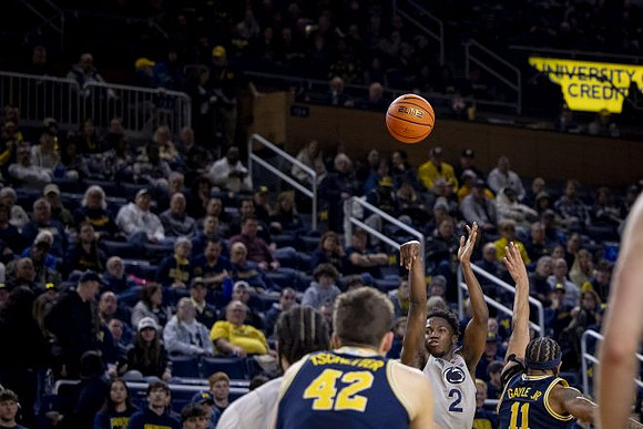 Will Tschetter (42) and Roddy Gayle Jr. (11)
