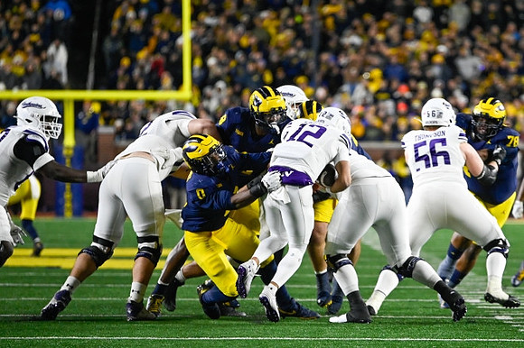 Josaiah Stewart (0) and Kenneth Grant (78)