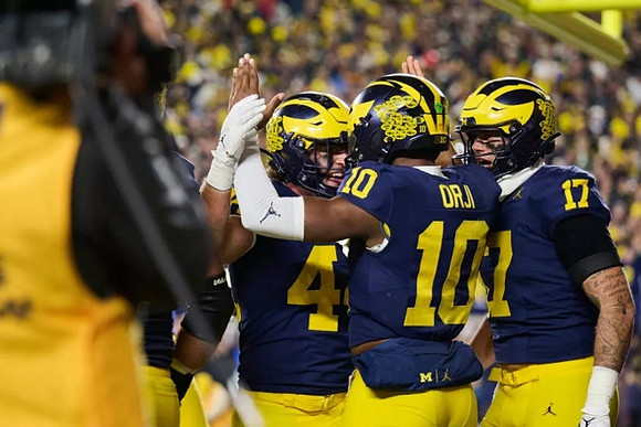 Max Bredeson (44), Alex Orji (10), and Marlin Klein (17)