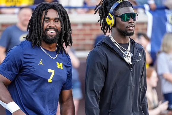 Donovan Edwards (7) and Rod Moore (9)