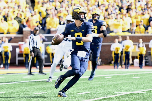 J.J. McCarthy (9) and Ryan Hayes (76)