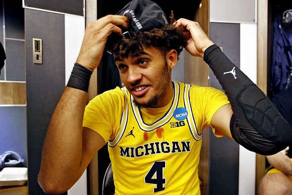 Isaiah Livers (4)