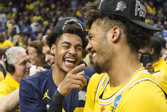 Jordan Poole (2) and Isaiah Livers (4)