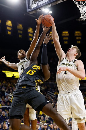 Nimari Burnett (4) and Danny Wolf (1)