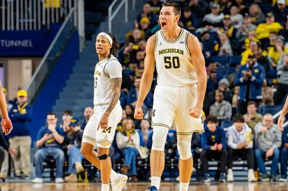Rubin Jones (15) and Vladislav Goldin (50)