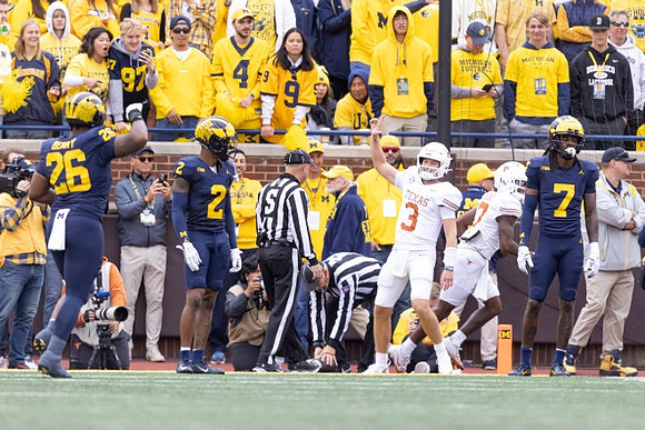 Rayshaun Benny (26), Will Johnson (2), and Makari Paige (7)