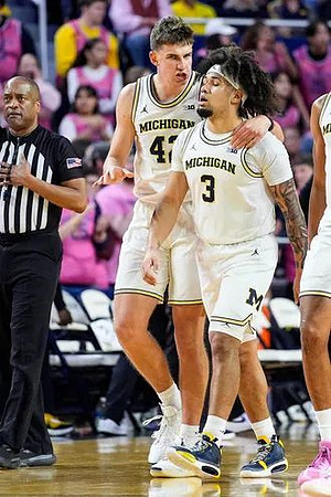 Will Tschetter (42) and Tre Donaldson (3)