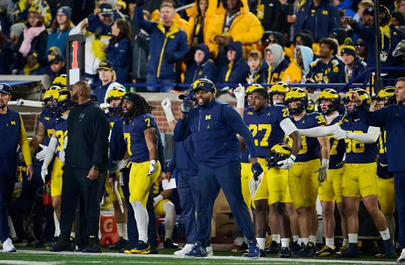 Donovan Edwards (7), Sherrone Moore, and Michigan Team