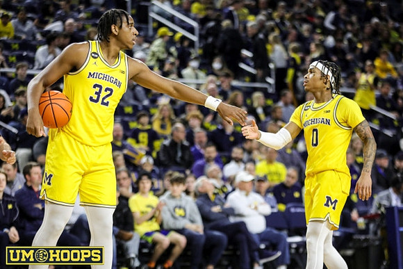 Tarris Reed Jr. (32) and Dug McDaniel (0)
