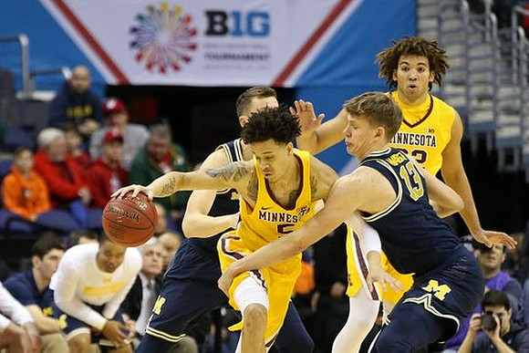 Duncan Robinson (22) and Moritz Wagner (13)