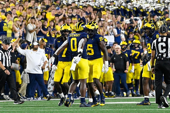Makari Paige (7), Josaiah Stewart (0), Ernest Hausmann (15), and Derrick Moore (8)