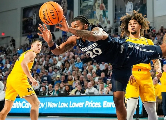 Will Tschetter (42) and Tre Donaldson (3)