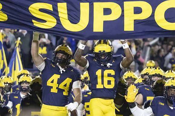Max Bredeson (44) and Jo'Ziah Edmond (16)