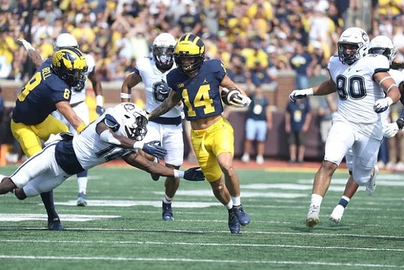 Ronnie Bell (8) and Roman Wilson (14)