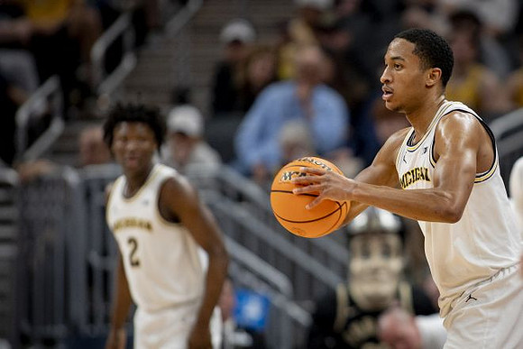 L.J. Cason (2) and Nimari Burnett (4)