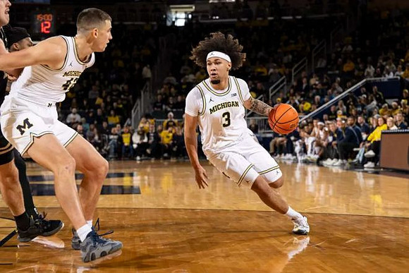 Will Tschetter (42) and Tre Donaldson (3)