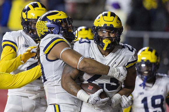 Rayshaun Benny (26), Mike Morris (90), Michael Barrett (23), and Rod Moore (19)