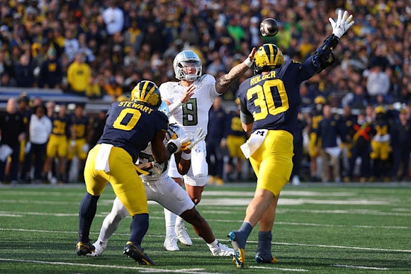 Josaiah Stewart (0) and Jimmy Rolder (30)