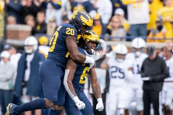 Kalel Mullings (20) and R.J. Moten (6)