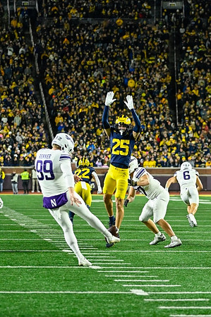 Tavierre Dunlap (22) and Mason Curtis (25)