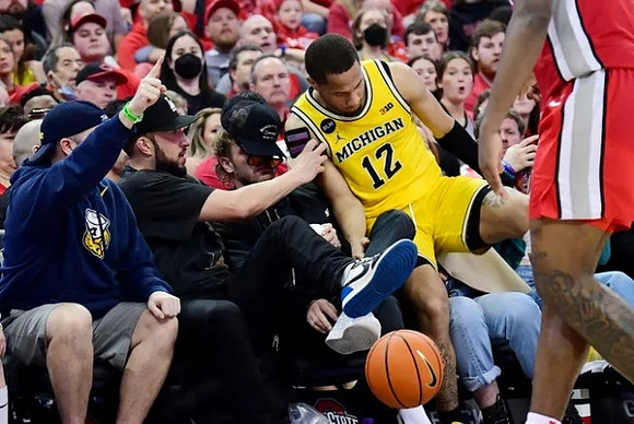 DeVante' Jones (12)
