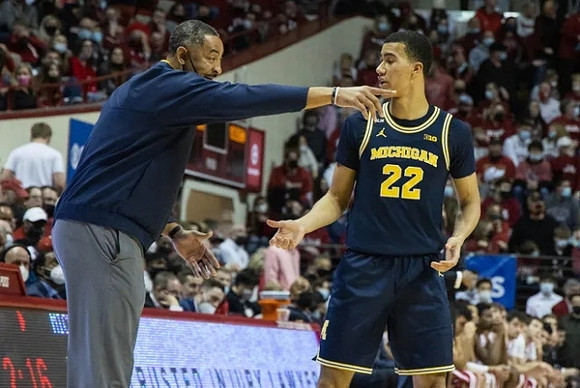 Juwan Howard and Caleb Houstan (22)