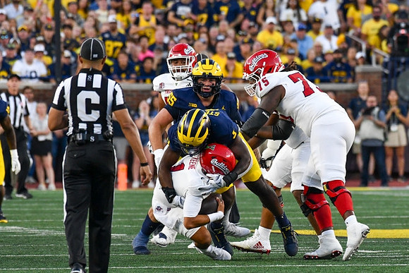 Josaiah Stewart (0) and Mason Graham (55)
