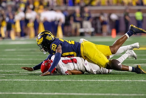 Jyaire Hill (20)