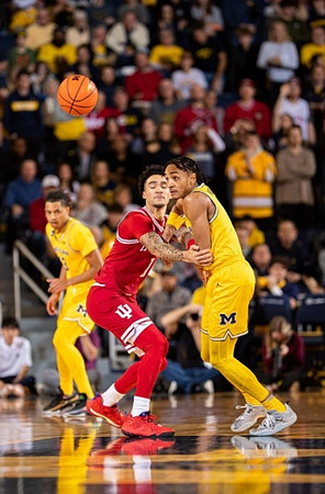 Jett Howard (13) and Kobe Bufkin (2)