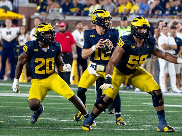 Kalel Mullings (20), Davis Warren (16), and Giovanni El-Hadi (58)