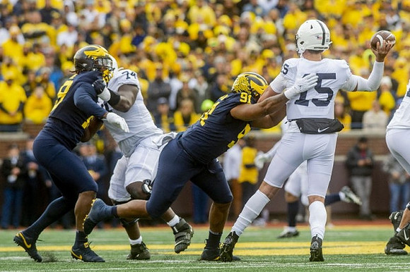 Rod Moore (19) and Taylor Upshaw (91)