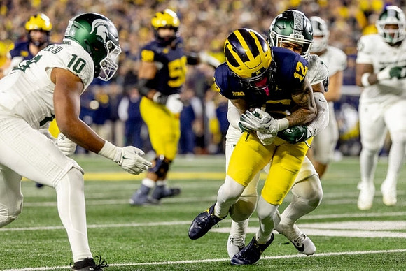 Giovanni El-Hadi (58) and Kendrick Bell (12)